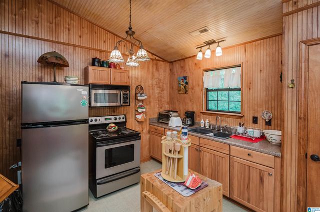 236 KRADLE KOVE, Talladega, AL 35160