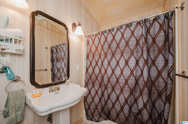 236 KRADLE KOVE, Talladega, AL 35160