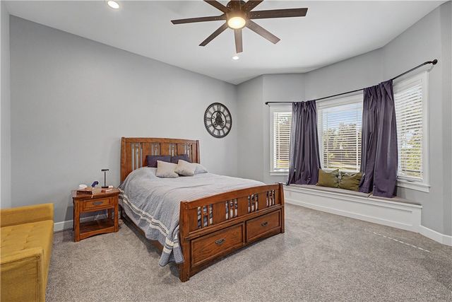 9889 River Oaks Drive, Bentonville, AR 72712