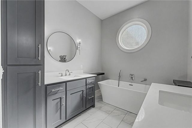 9889 River Oaks Drive, Bentonville, AR 72712
