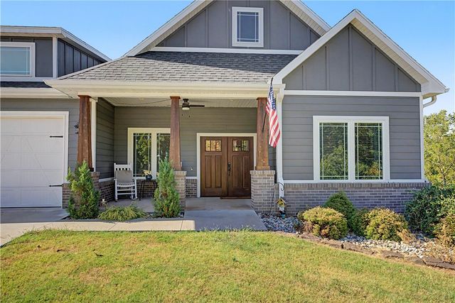 9889 River Oaks Drive, Bentonville, AR 72712