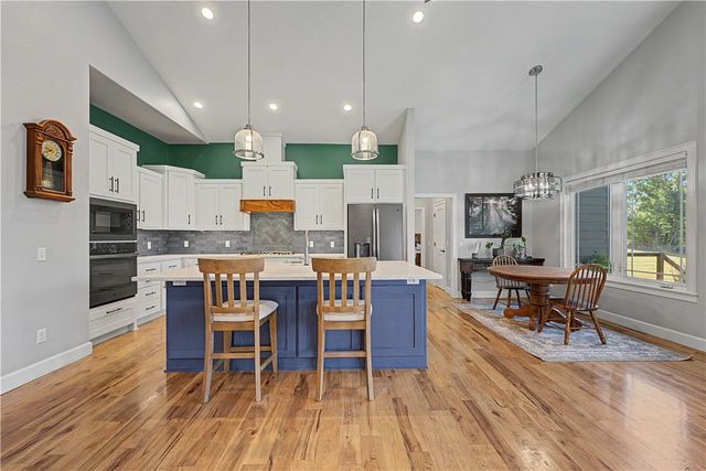 9889 River Oaks Drive, Bentonville, AR 72712