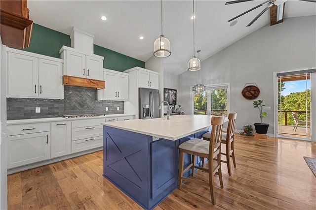 9889 River Oaks Drive, Bentonville, AR 72712