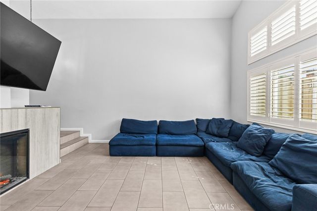 823 Pathfinder Way, Corona, CA 92878