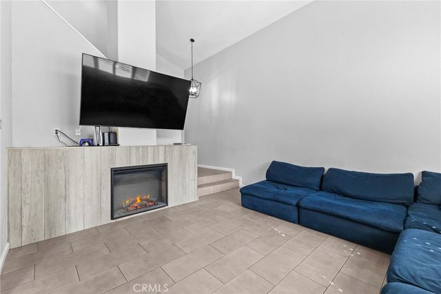 823 Pathfinder Way, Corona, CA 92878