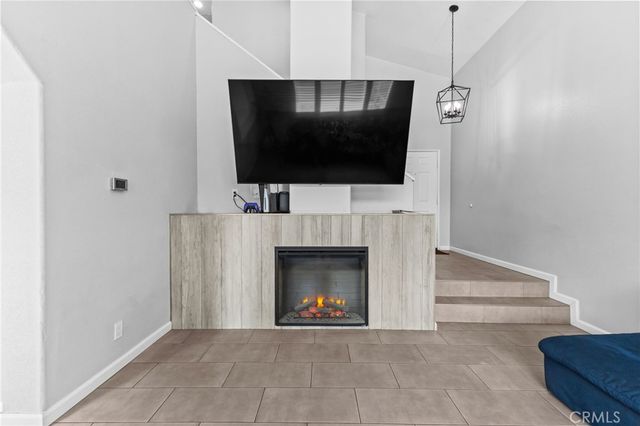 823 Pathfinder Way, Corona, CA 92878