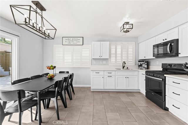 823 Pathfinder Way, Corona, CA 92878