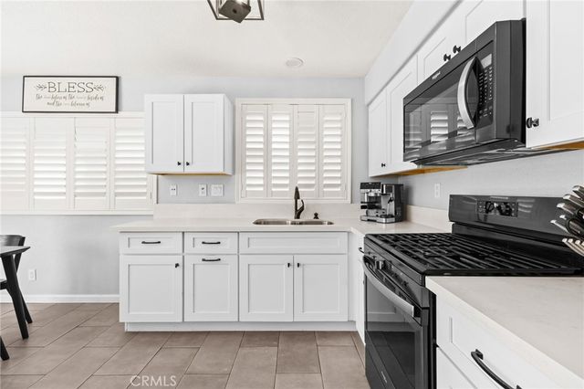 823 Pathfinder Way, Corona, CA 92878