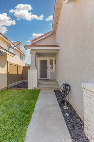 823 Pathfinder Way, Corona, CA 92878