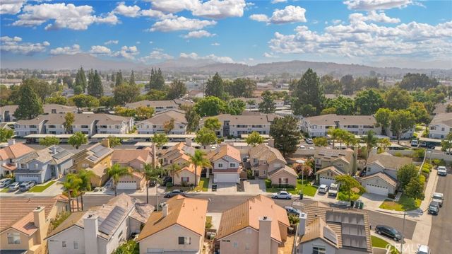 823 Pathfinder Way, Corona, CA 92878