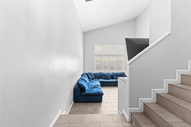 823 Pathfinder Way, Corona, CA 92878