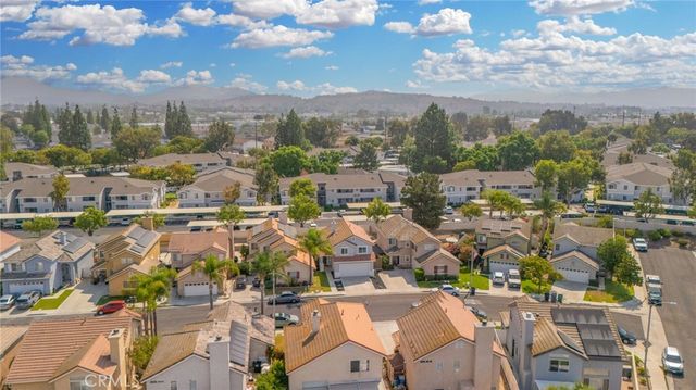 823 Pathfinder Way, Corona, CA 92878