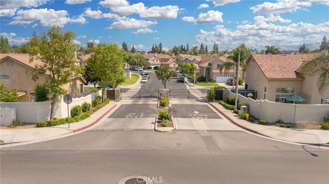 823 Pathfinder Way, Corona, CA 92878