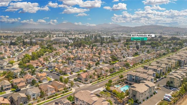 823 Pathfinder Way, Corona, CA 92878