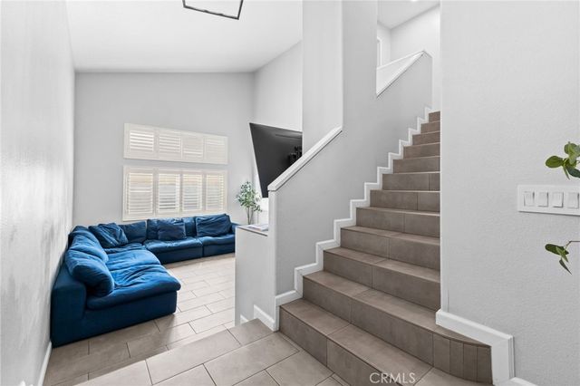 823 Pathfinder Way, Corona, CA 92878