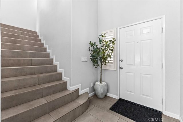 823 Pathfinder Way, Corona, CA 92878