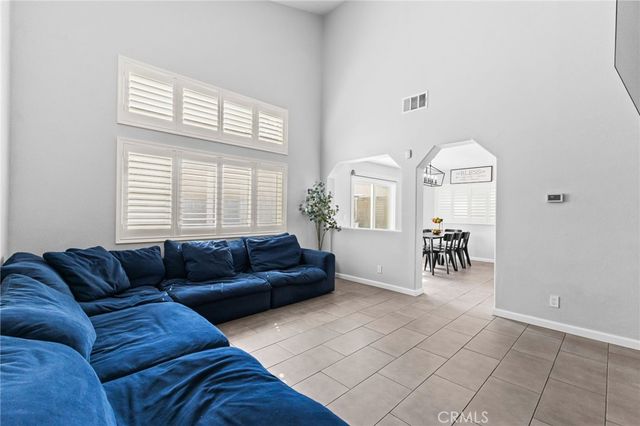 823 Pathfinder Way, Corona, CA 92878