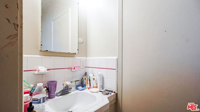 4839 Cartwright Avenue, North Hollywood (los Angeles), CA 91601