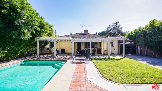 4839 Cartwright Avenue, North Hollywood (los Angeles), CA 91601