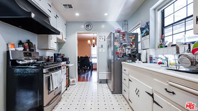 4839 Cartwright Avenue, North Hollywood (los Angeles), CA 91601