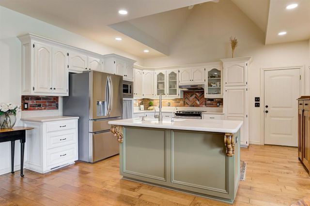 1120 Torre Pines Court, Yukon, OK 73099