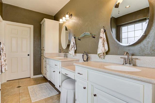 1120 Torre Pines Court, Yukon, OK 73099