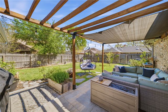 9217 Timber Knoll Drive, College Station, TX 77845