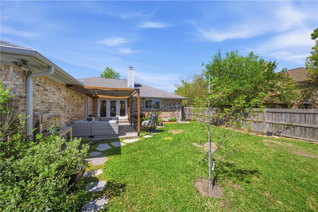 9217 Timber Knoll Drive, College Station, TX 77845