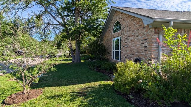 9217 Timber Knoll Drive, College Station, TX 77845