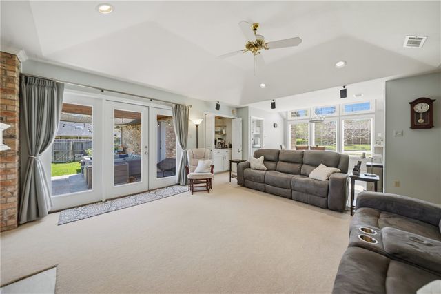 9217 Timber Knoll Drive, College Station, TX 77845