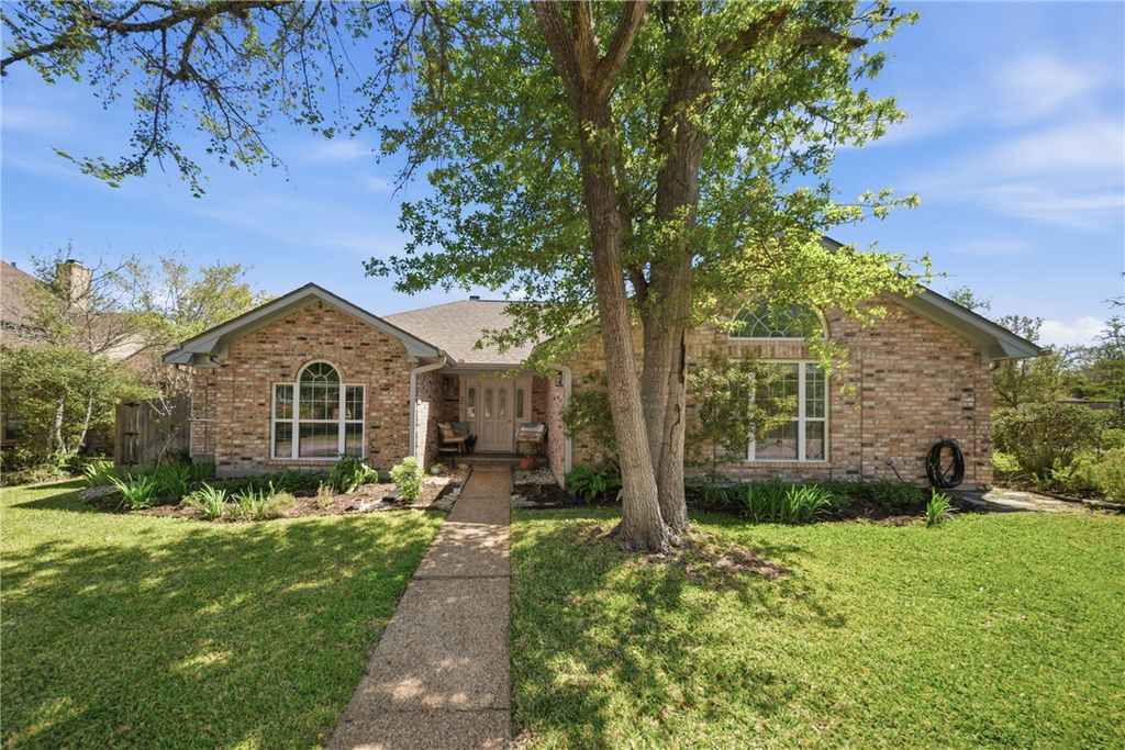 9217 Timber Knoll Drive, College Station, TX 77845