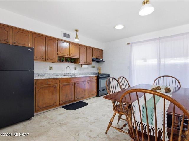 492 N Silverbell Road, Tucson, AZ 85745