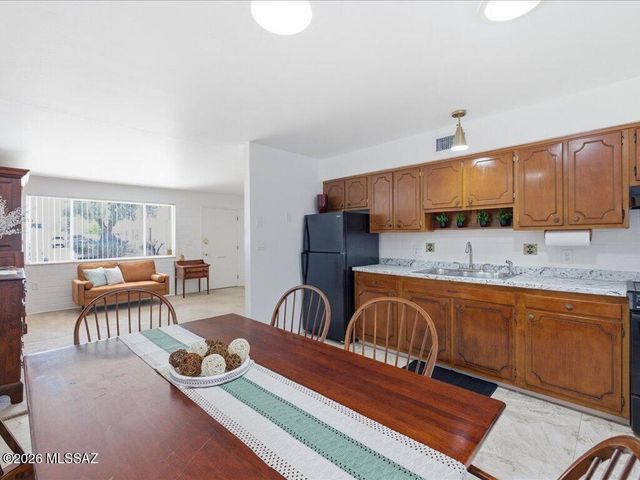 492 N Silverbell Road, Tucson, AZ 85745