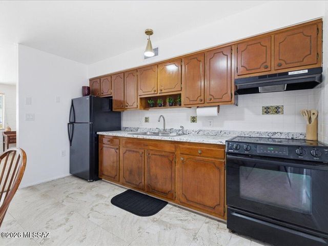 492 N Silverbell Road, Tucson, AZ 85745