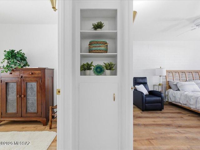 492 N Silverbell Road, Tucson, AZ 85745