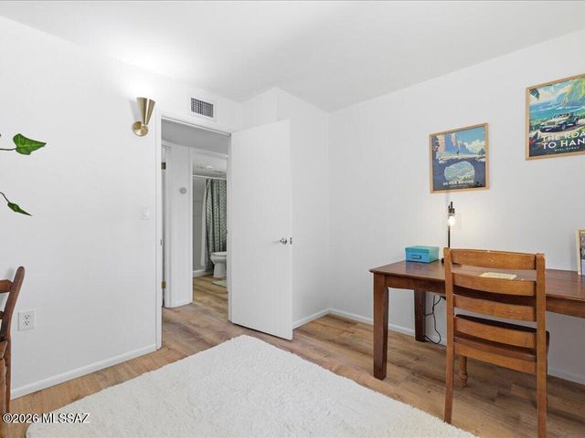 492 N Silverbell Road, Tucson, AZ 85745
