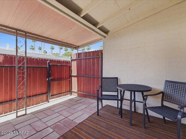 492 N Silverbell Road, Tucson, AZ 85745