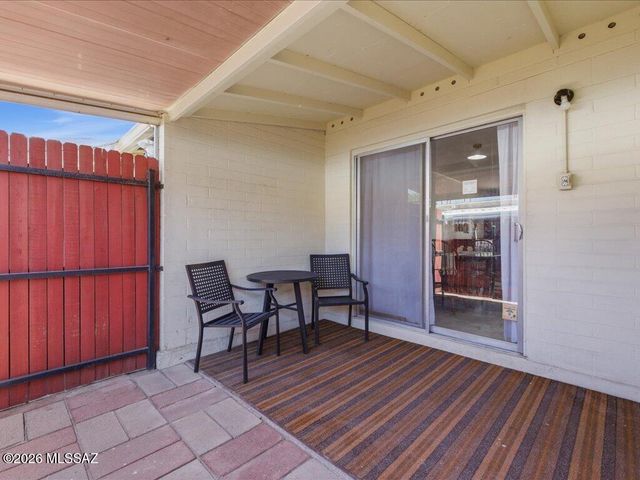 492 N Silverbell Road, Tucson, AZ 85745