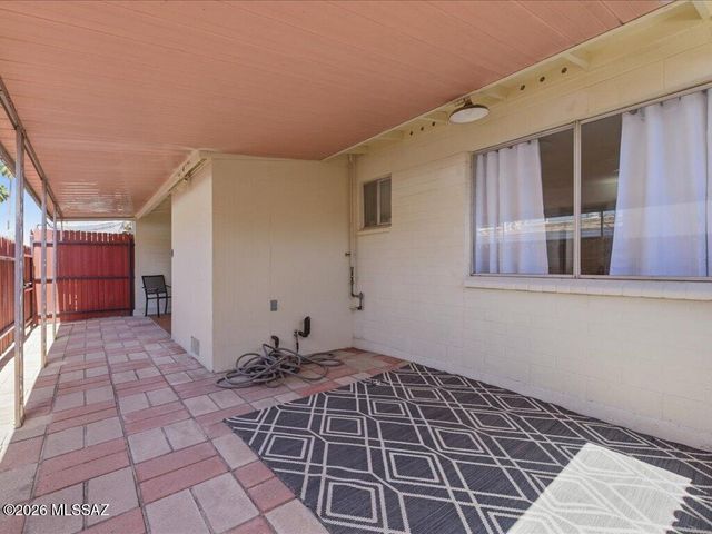 492 N Silverbell Road, Tucson, AZ 85745