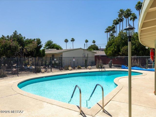 492 N Silverbell Road, Tucson, AZ 85745