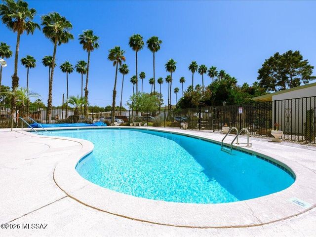 492 N Silverbell Road, Tucson, AZ 85745