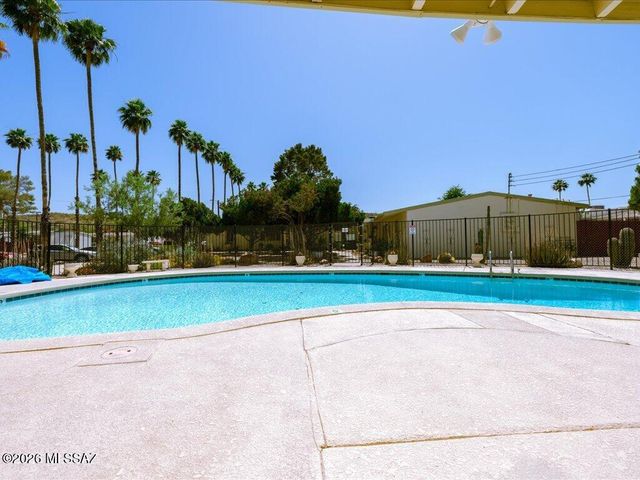 492 N Silverbell Road, Tucson, AZ 85745