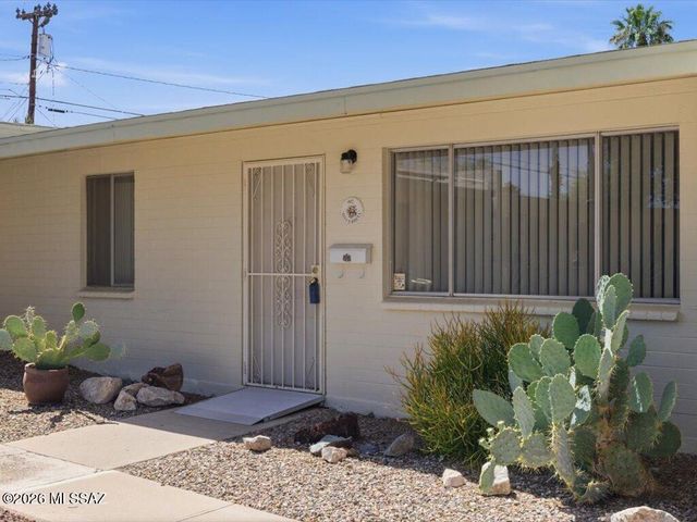 492 N Silverbell Road, Tucson, AZ 85745