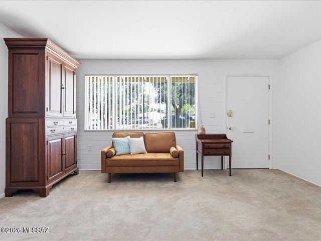 492 N Silverbell Road, Tucson, AZ 85745