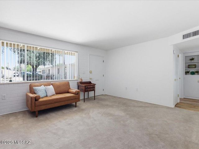 492 N Silverbell Road, Tucson, AZ 85745