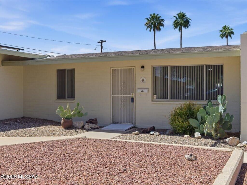 492 N Silverbell Road, Tucson, AZ 85745