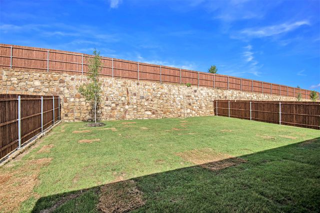 229 Dunmore Drive, Fort Worth, TX 76052