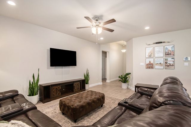 229 Dunmore Drive, Fort Worth, TX 76052