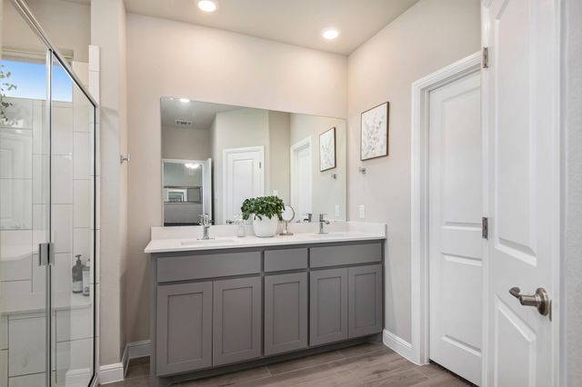 229 Dunmore Drive, Fort Worth, TX 76052