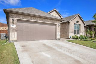 229 Dunmore Drive, Fort Worth, TX 76052